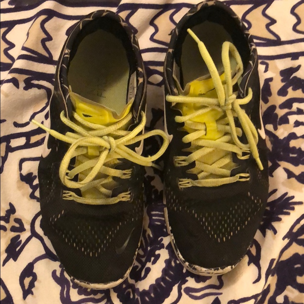 Used nikes - Picture 2 of 3